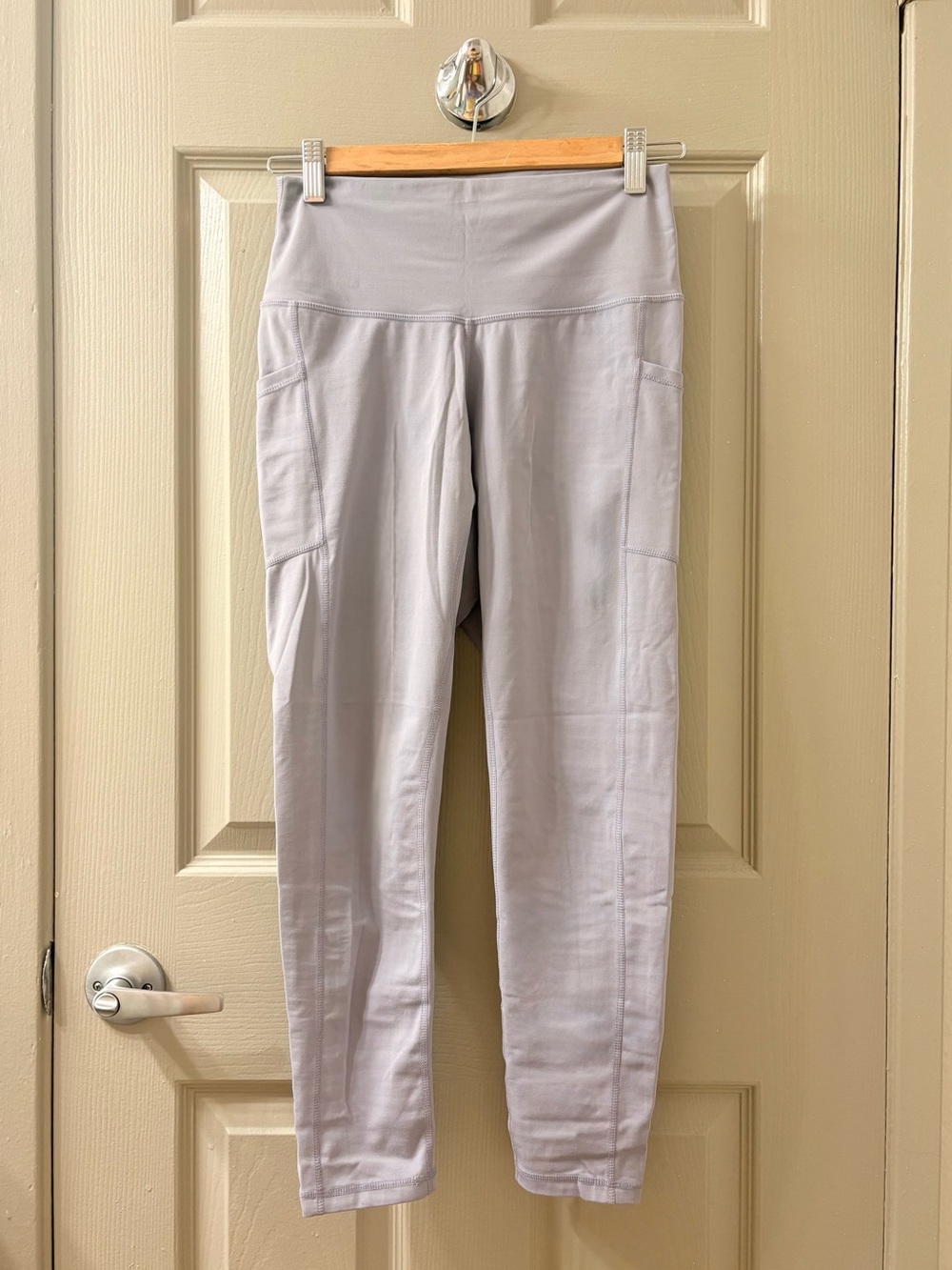 Women’s colorfulkoala lavender colored athletic leggings - Size Medium!